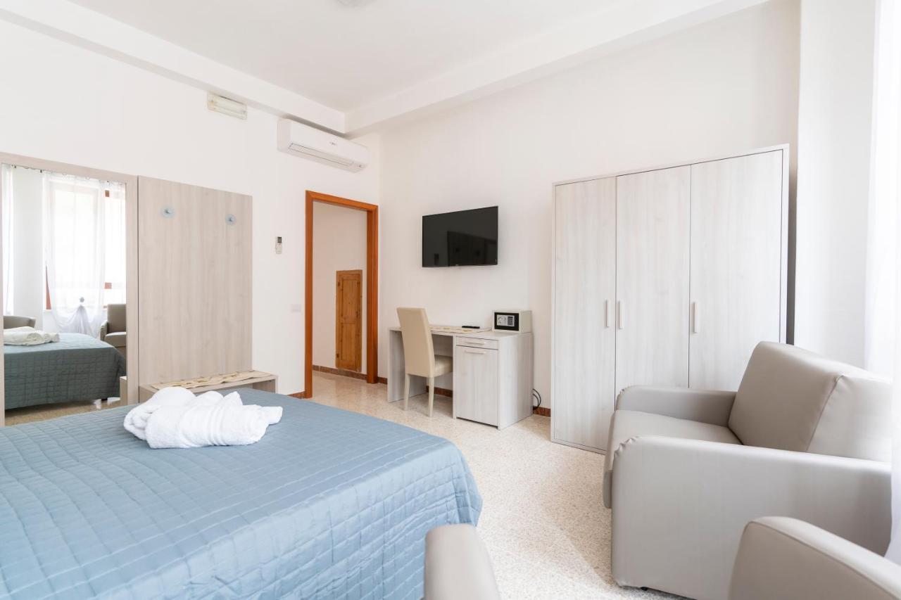 Hotel Dei Tacchi Osini Екстериор снимка