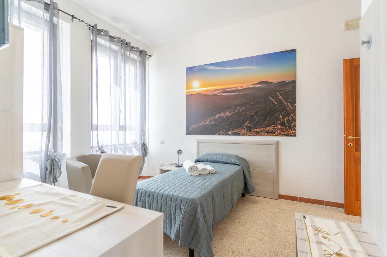 Hotel Dei Tacchi Osini Екстериор снимка