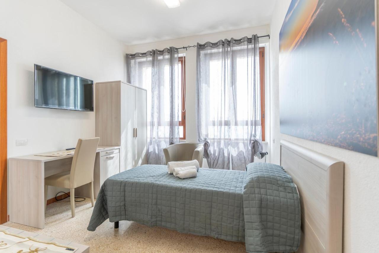 Hotel Dei Tacchi Osini Екстериор снимка