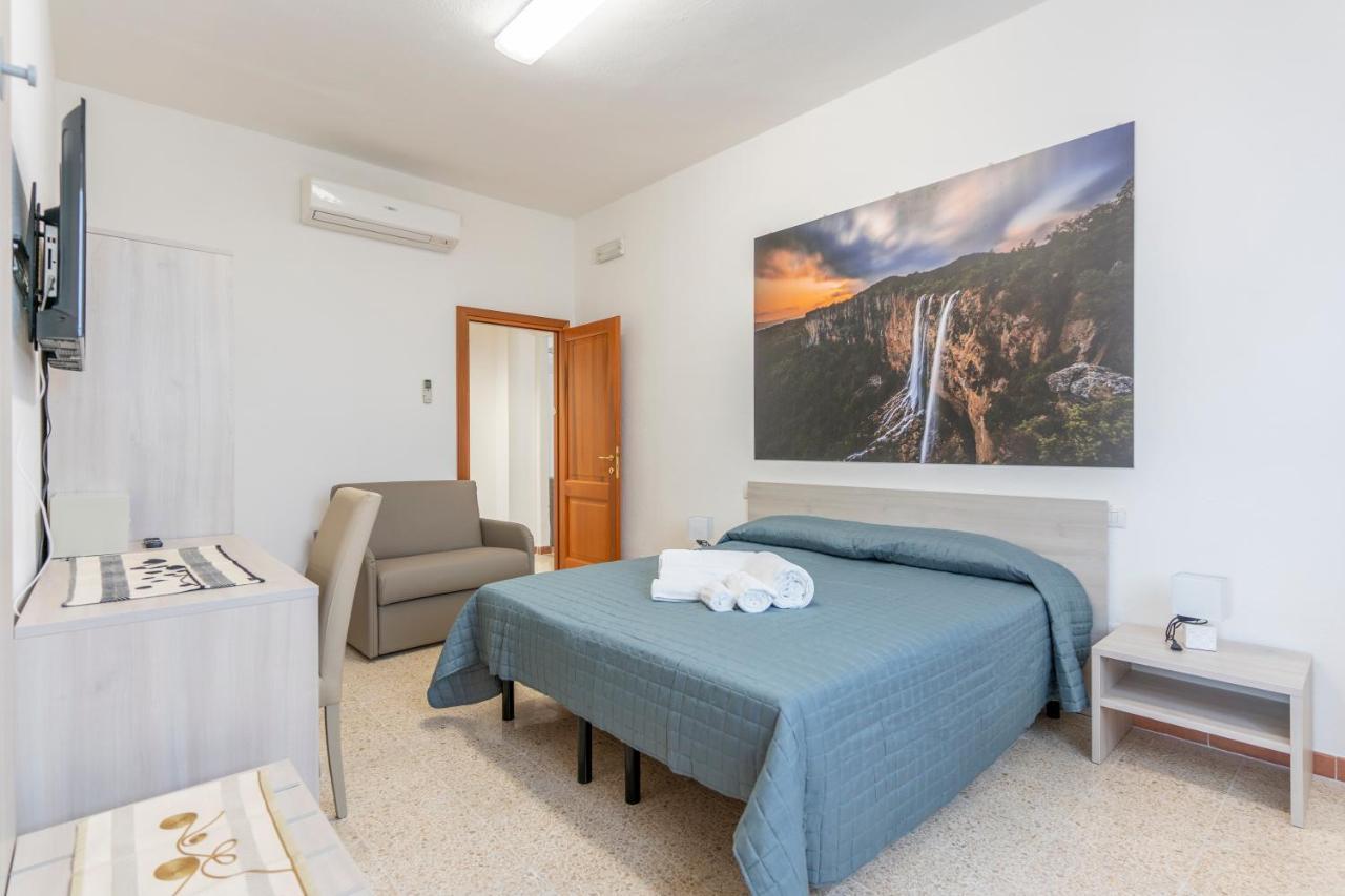 Hotel Dei Tacchi Osini Екстериор снимка