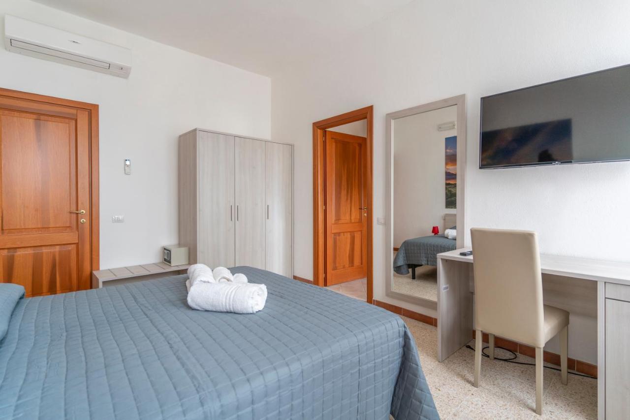 Hotel Dei Tacchi Osini Екстериор снимка