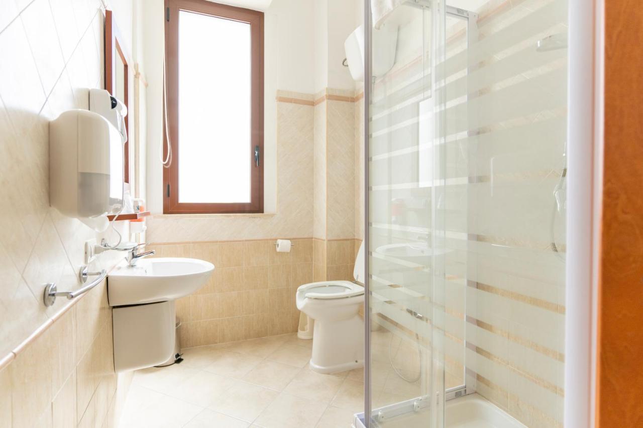 Hotel Dei Tacchi Osini Екстериор снимка