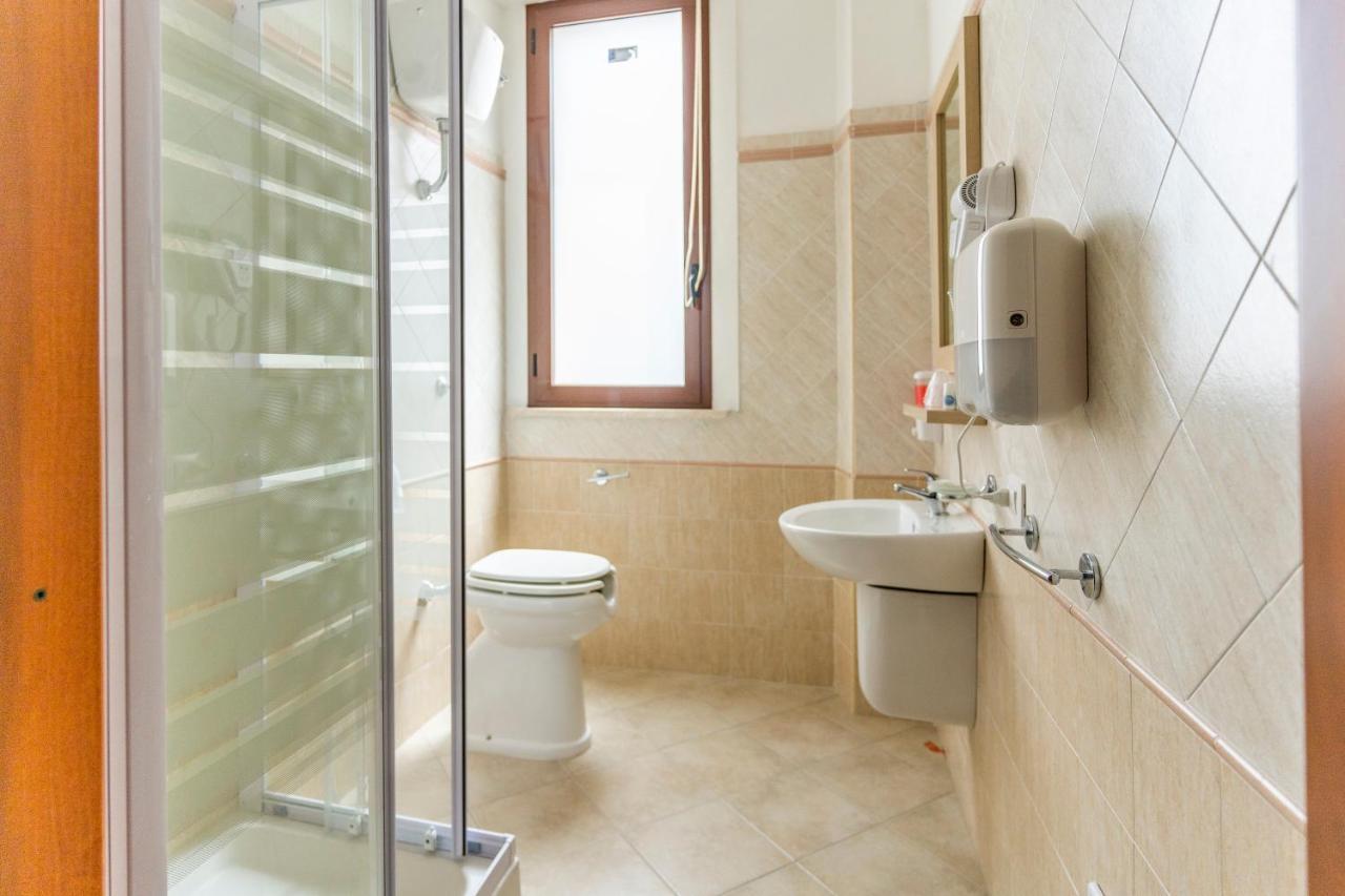 Hotel Dei Tacchi Osini Екстериор снимка