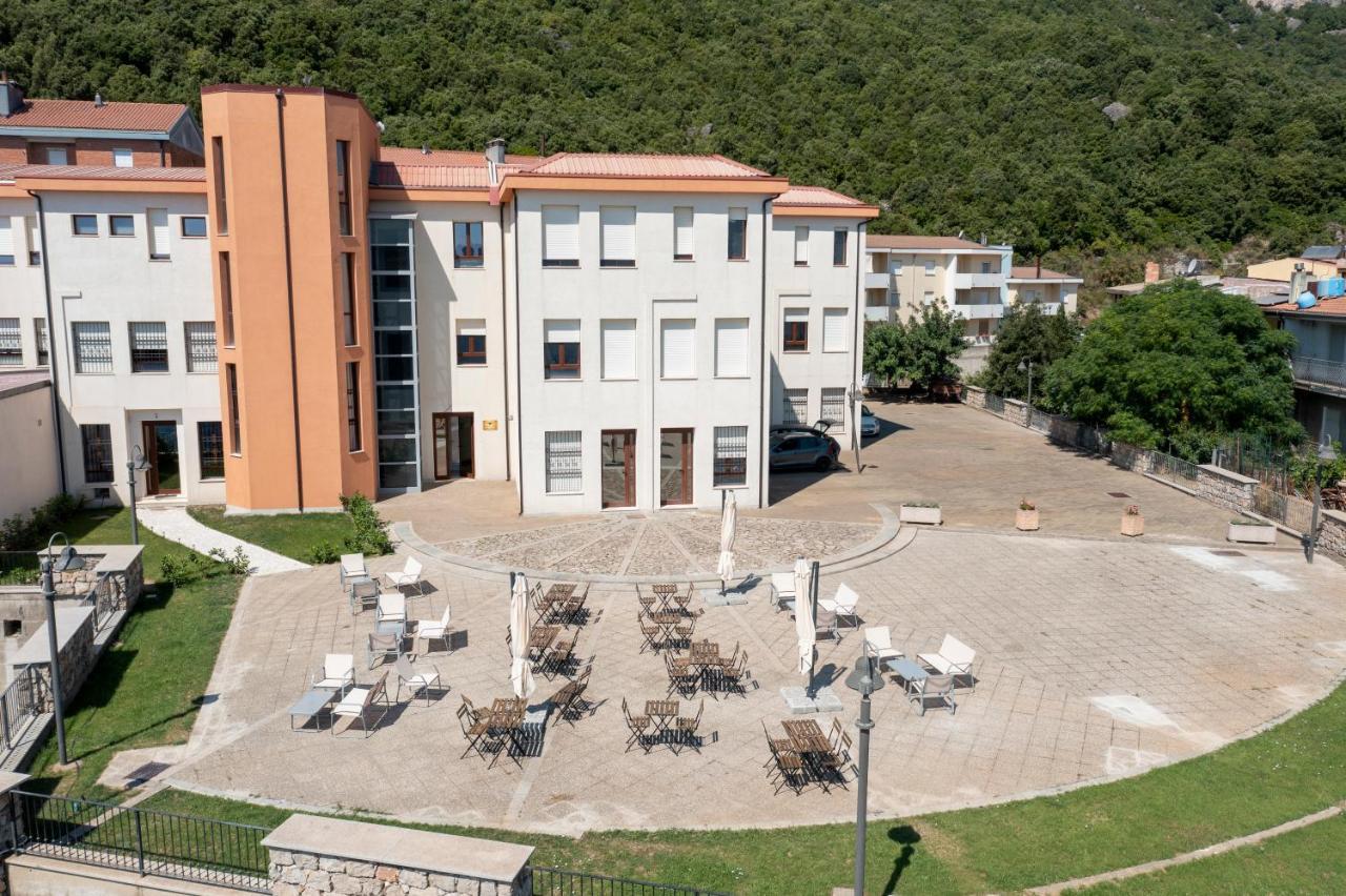 Hotel Dei Tacchi Osini Екстериор снимка
